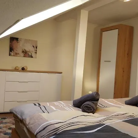 Schraege Nummer In Neheim - Balkon, Wlan & Zentral Lejlighed *